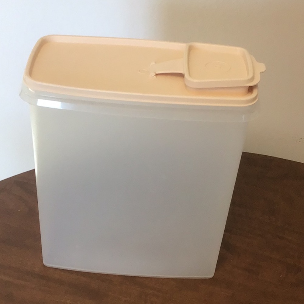 Tupperware container
